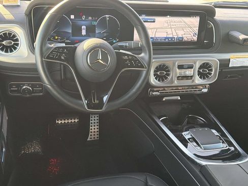 Used 2025 Mercedes-Benz G 550 image 10