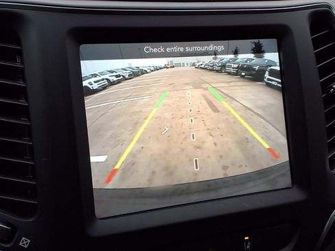 Used 2022 Jeep Cherokee Latitude Lux image 12