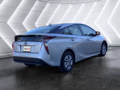 Used 2018 Toyota Prius Two FWD image 4