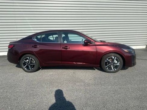 Used 2025 Nissan Sentra SV FWD image 2