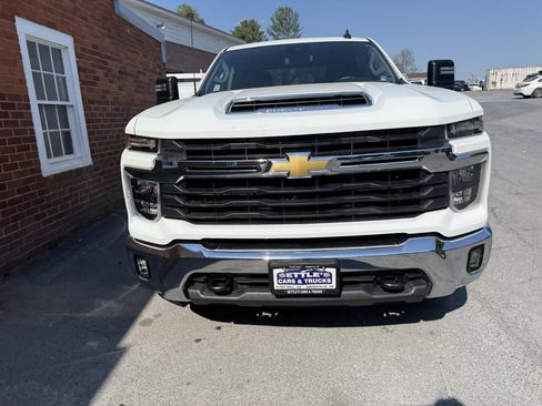 Used 2025 Chevrolet Silverado 2500 LT w/ Convenience Package AWD/4WD image 2