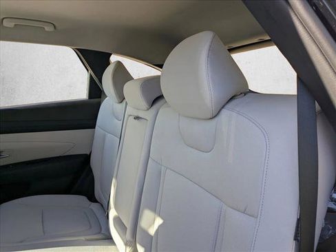 New 2026 Hyundai Tucson SE image 18