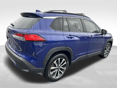 Used 2023 Toyota Corolla Cross XLE w/ Convenience Package image 5