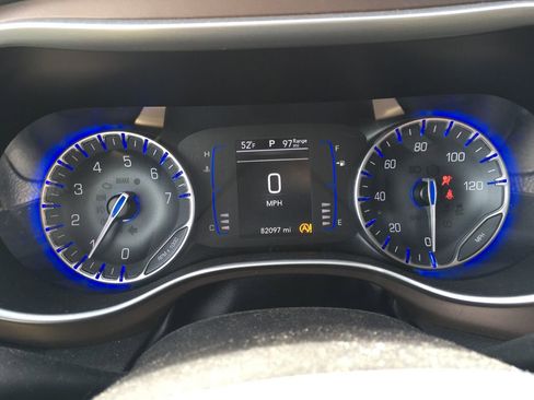 Used 2020 Chrysler Voyager Lxi FWD image 2