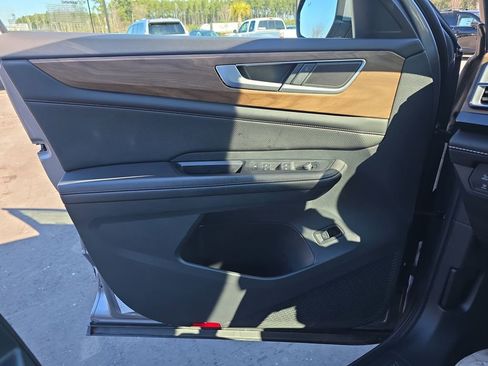 Used 2024 Volkswagen Atlas SE image 31