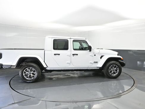 New 2026 Jeep Gladiator Sport AWD/4WD image 15