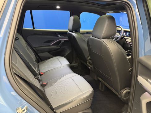 Certified 2025 Volkswagen Tiguan SE R-Line AWD/4WD image 26