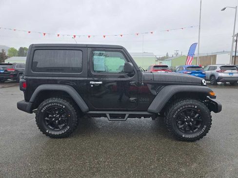Used 2023 Jeep Wrangler Willys AWD/4WD image 6