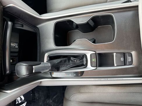 Used 2019 Honda Accord EX image 21