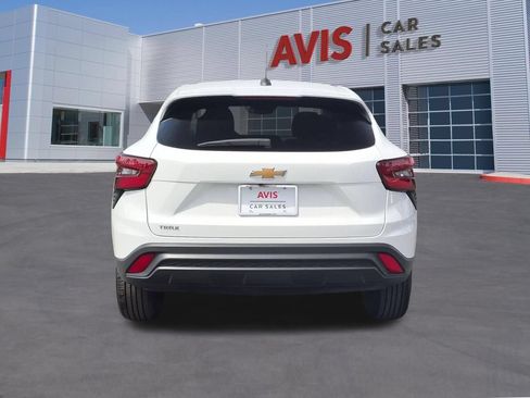 Used 2025 Chevrolet Trax LS FWD image 7