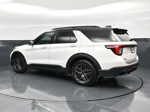Used 2025 Ford Explorer ST AWD/4WD image 7
