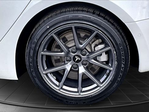 Used 2022 Tesla Model 3 image 36