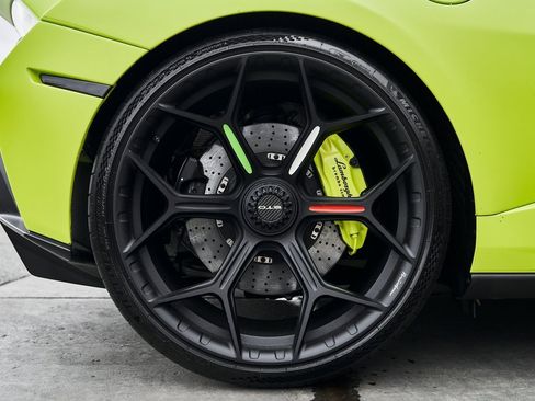 Used 2022 Lamborghini Huracan STO image 30