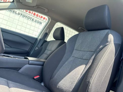 Used 2024 Nissan Rogue SV FWD image 11