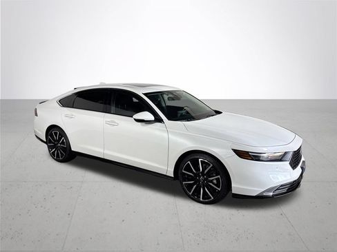 Used 2025 Honda Accord Touring image 4