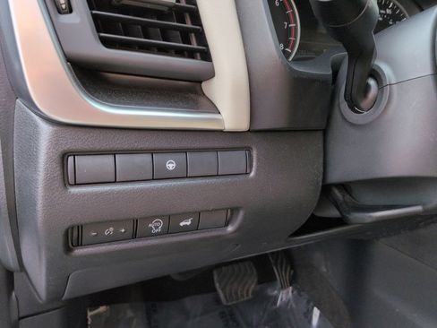 Used 2025 Nissan Rogue SV AWD/4WD image 17