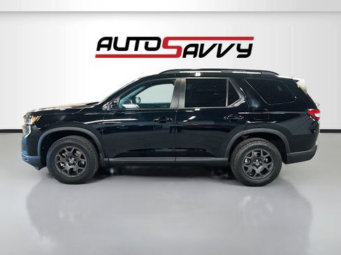 Used 2025 Honda Pilot TrailSport image 4