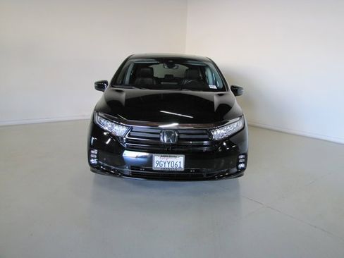 Used 2023 Honda Odyssey Touring image 2