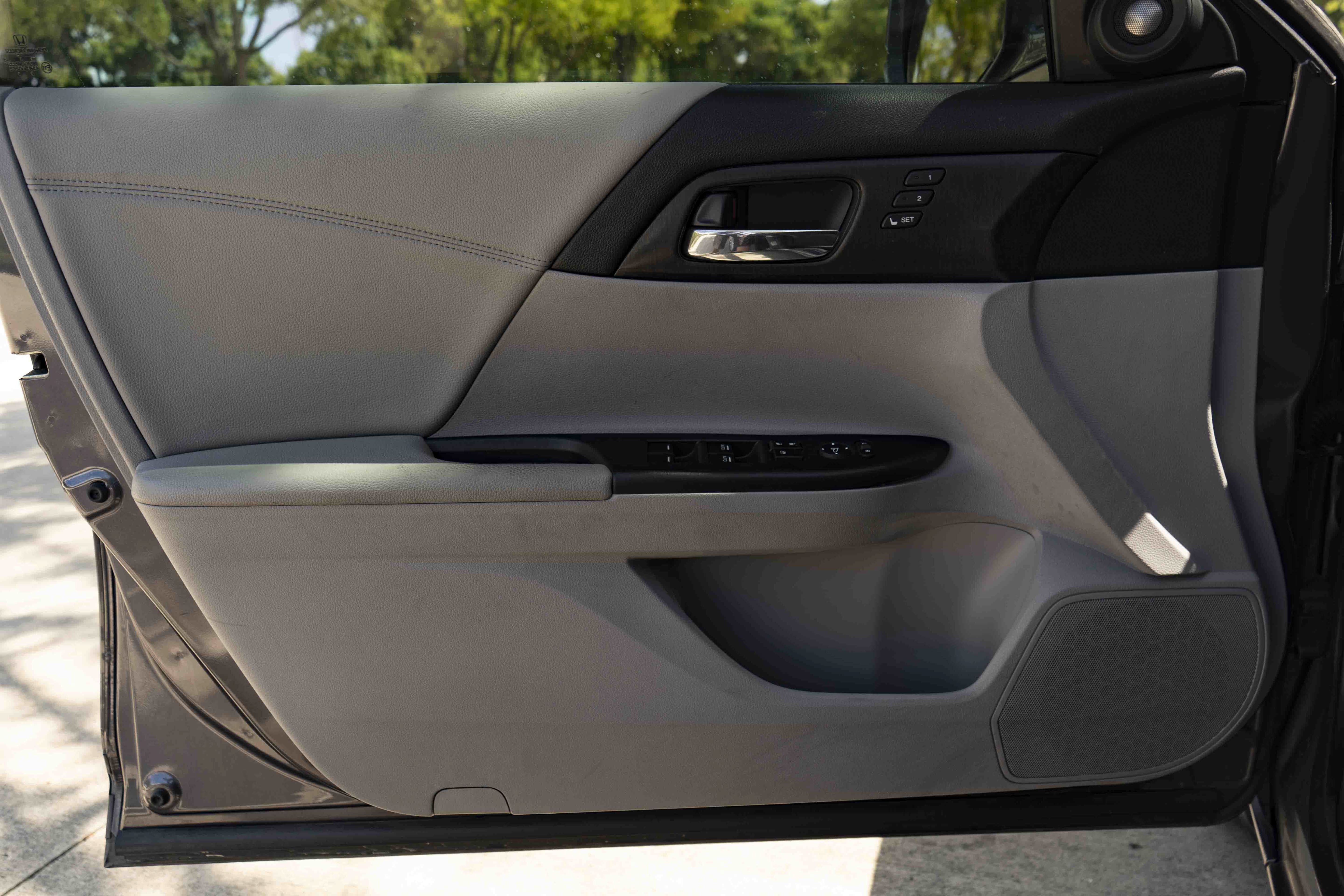 Used 2015 Honda Accord EX-L image 36