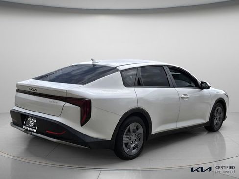 Used 2025 Kia K4 LX image 7
