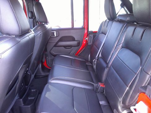 Used 2022 Jeep Wrangler Unlimited Sahara image 11