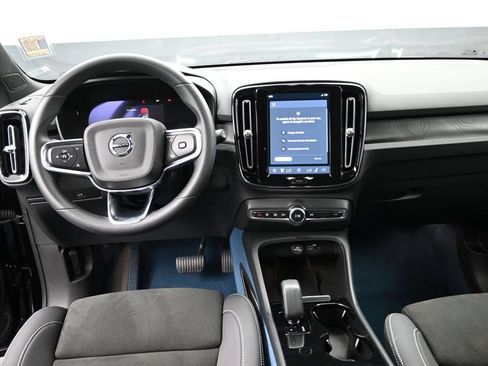 Used 2023 Volvo XC40 Recharge Ultimate w/ Protection Package Premier AWD/4WD image 17