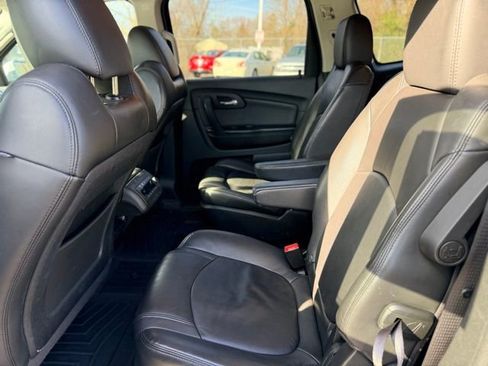 Used 2012 Chevrolet Traverse LT image 23