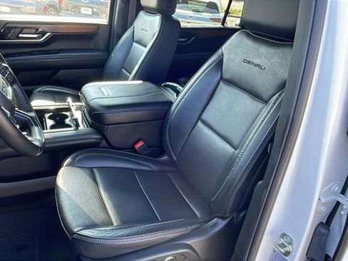 Used 2025 GMC Yukon XL Denali image 11