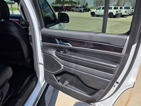 Used 2022 Jeep Wagoneer Series I w/ Premium Group I AWD/4WD image 13