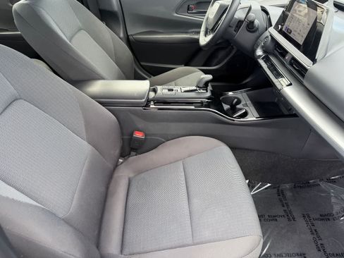 Used 2023 Toyota Prius LE FWD image 11