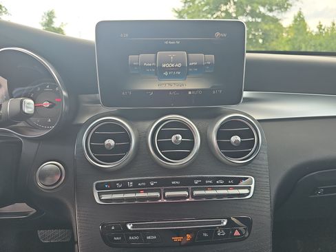 Used 2018 Mercedes-Benz GLC 300 image 20