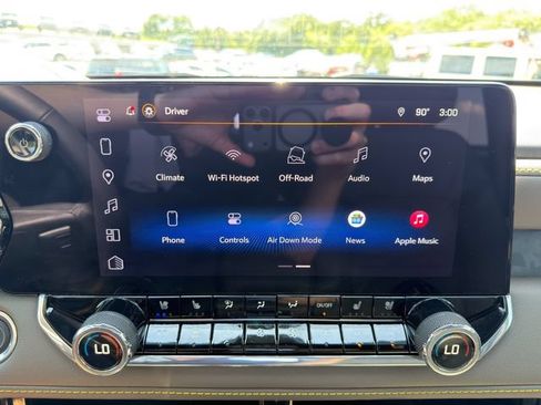 Used 2025 Chevrolet Colorado ZR2 w/ Technology Package AWD/4WD image 36