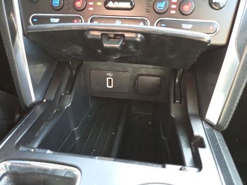 Used 2017 Ford Explorer Platinum image 17