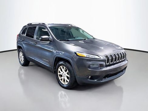 Used 2014 Jeep Cherokee Latitude w/ Cold Weather Group AWD/4WD image 3