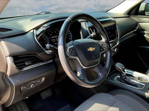 Used 2021 Chevrolet Traverse LT FWD image 19