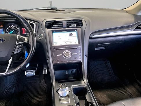 Used 2017 Ford Fusion Titanium FWD image 9