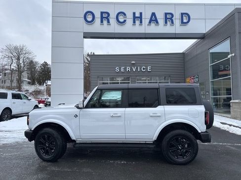 Used 2024 Ford Bronco Outer Banks image 2