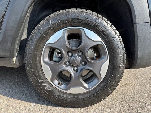 Used 2018 Jeep Renegade Latitude image 28