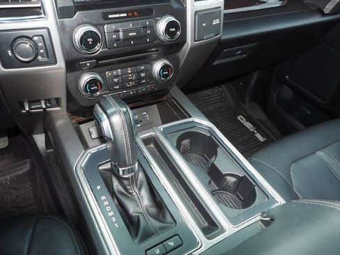 Used 2015 Ford F150 Platinum w/ Equipment Group 701A Luxury image 23