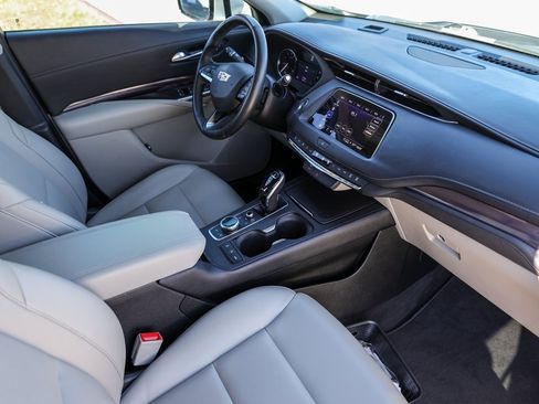 Used 2022 Cadillac XT4 Luxury image 29