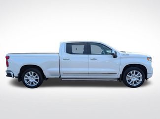 Used 2022 Chevrolet Silverado 1500 High Country w/ High Country Premium Package AWD/4WD video 2
