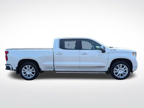 Used 2022 Chevrolet Silverado 1500 High Country w/ High Country Premium Package AWD/4WD image 2