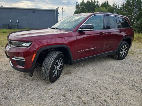 Used 2024 Jeep Grand Cherokee Limited AWD/4WD image 8