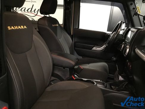 Used 2015 Jeep Wrangler Sahara w/ Connectivity Group AWD/4WD image 29