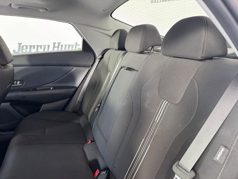 Used 2025 Hyundai Elantra SEL FWD image 11