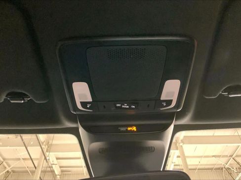 Used 2025 Honda HR-V Sport image 34