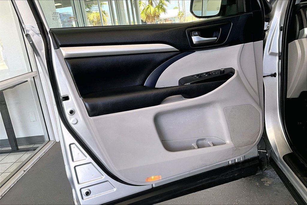 Used 2019 Toyota Highlander XLE w/ Carpet Mat Package (TMS) FWD image 20