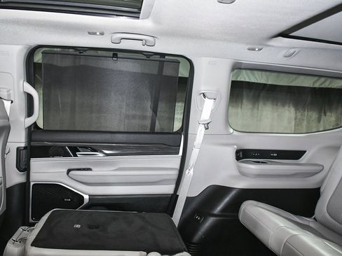 Used 2022 Jeep Wagoneer Series III w/ Premium Group I image 56