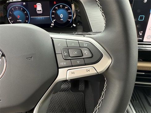 Certified 2025 Volkswagen Atlas Cross Sport SE image 13