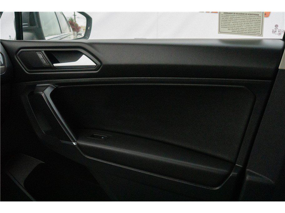 Used 2020 Volkswagen Tiguan SE w/ Panoramic Sunroof Package FWD image 22
